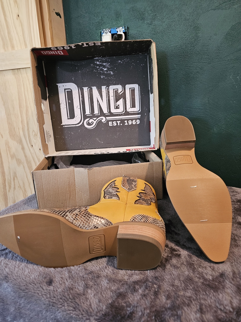 Dingo Yellow Snake Print Western Boots - Picture 5 of 6